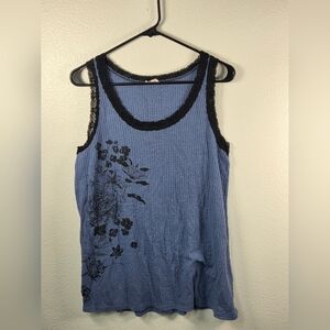 Stylish Blue Floral Tank Top with Lace Trim